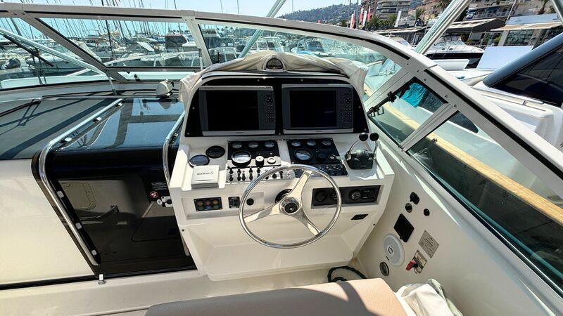 BERTRAM 36 MOPPIE